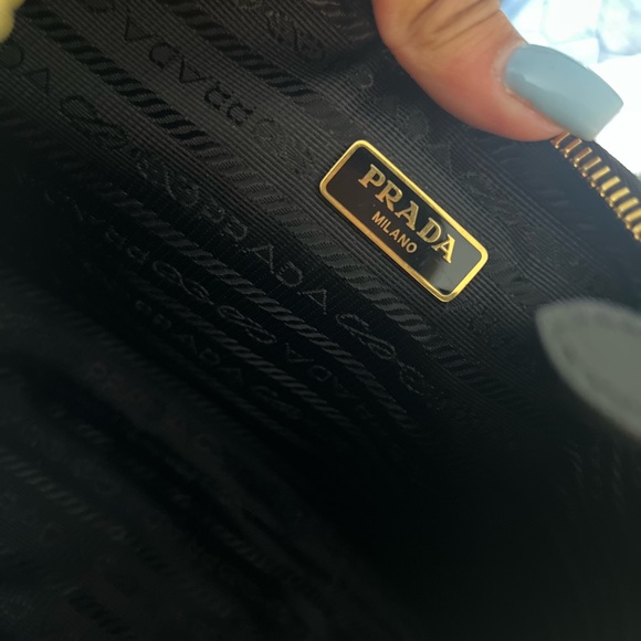 SOLD ✨Prada Re-Edition 2005 in Saffiano GHW✨ - Picture 11 of 16